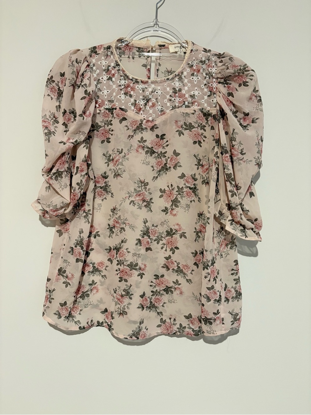 Umgee Floral Puff 3/4 Sleeve embroidered Blouse Pink size small